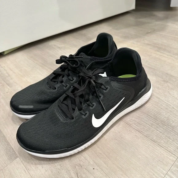 Nike Black Sneakers with Neon Green Insole - Picture 2 of 7